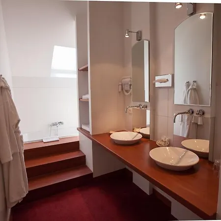 Chateau De Bellefontaine - Teritoria 4*